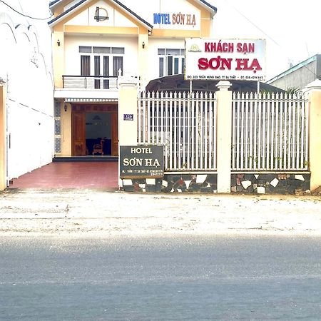 Hotel Khach San Son Ha à Kon Tum Extérieur photo