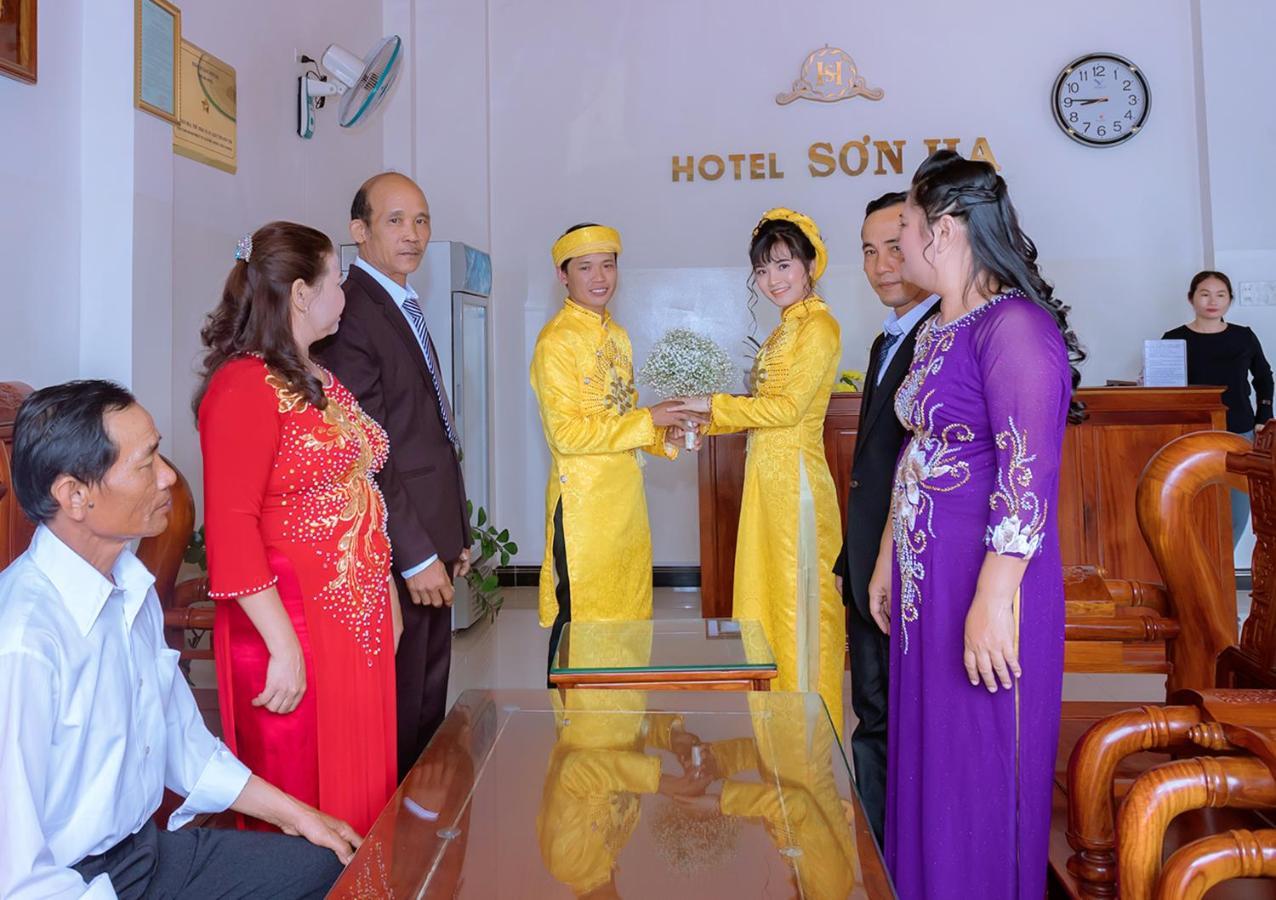 Hotel Khach San Son Ha à Kon Tum Extérieur photo