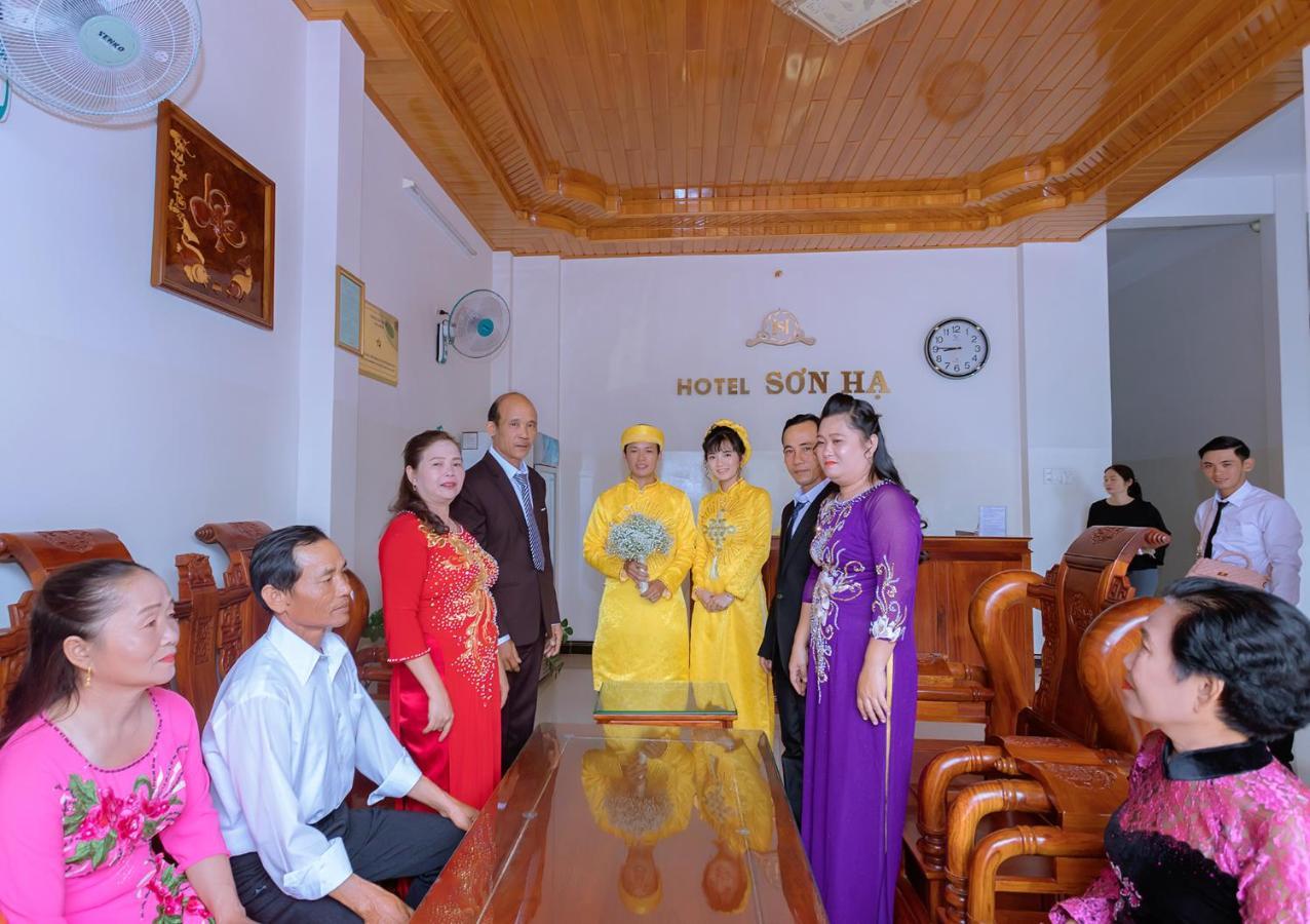 Hotel Khach San Son Ha à Kon Tum Extérieur photo