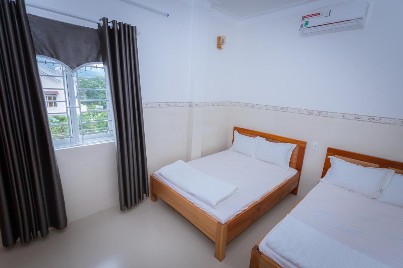 Hotel Khach San Son Ha à Kon Tum Extérieur photo