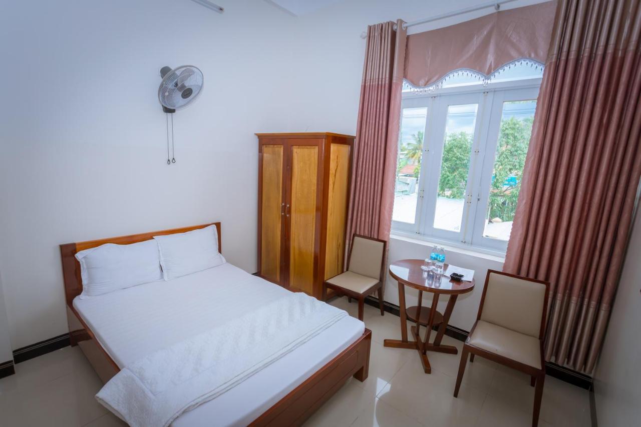 Hotel Khach San Son Ha à Kon Tum Extérieur photo