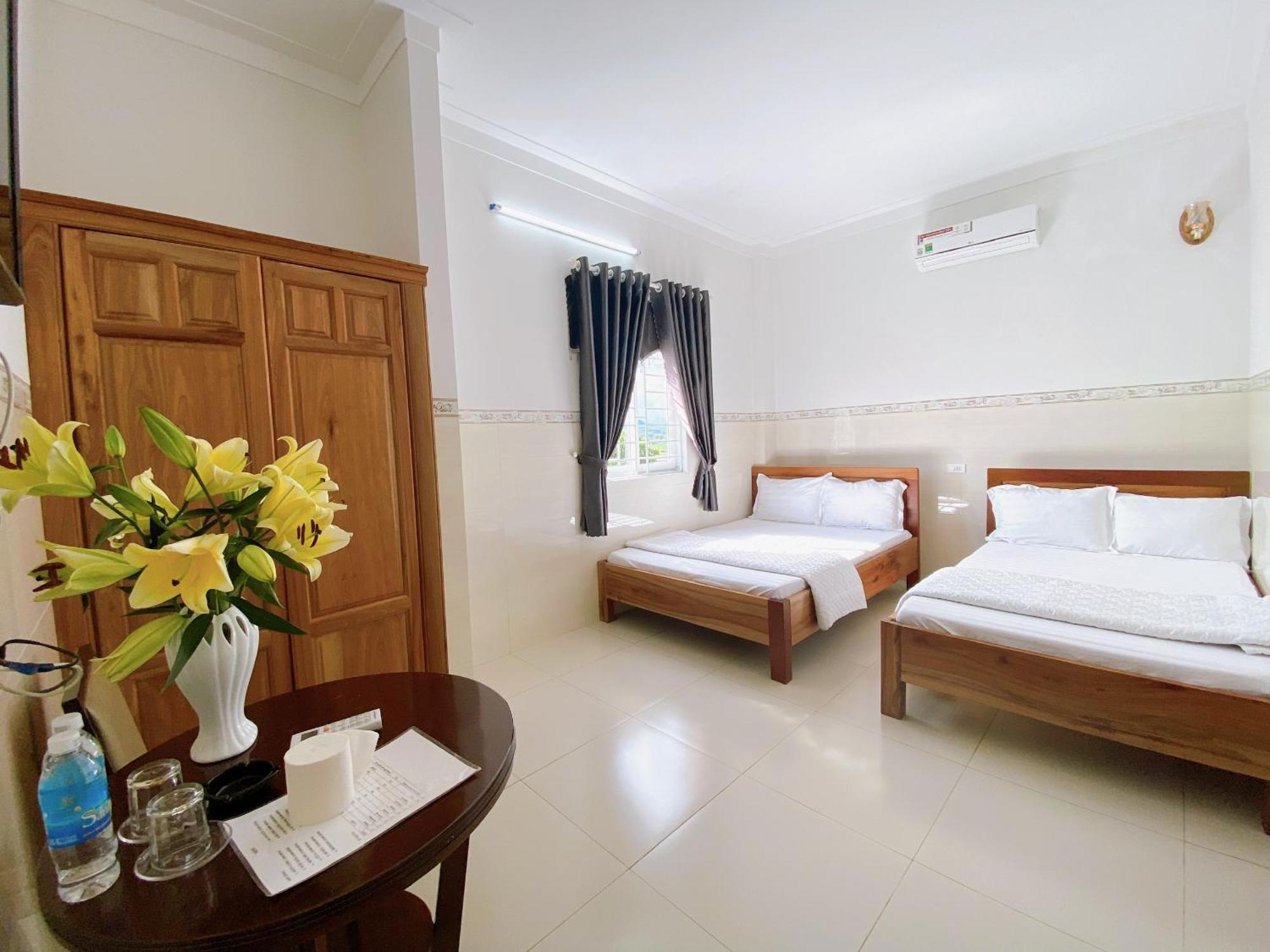 Hotel Khach San Son Ha à Kon Tum Extérieur photo