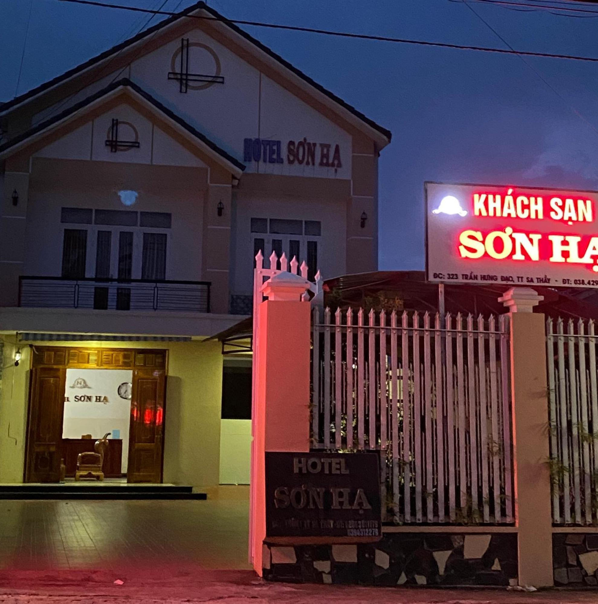 Hotel Khach San Son Ha à Kon Tum Extérieur photo