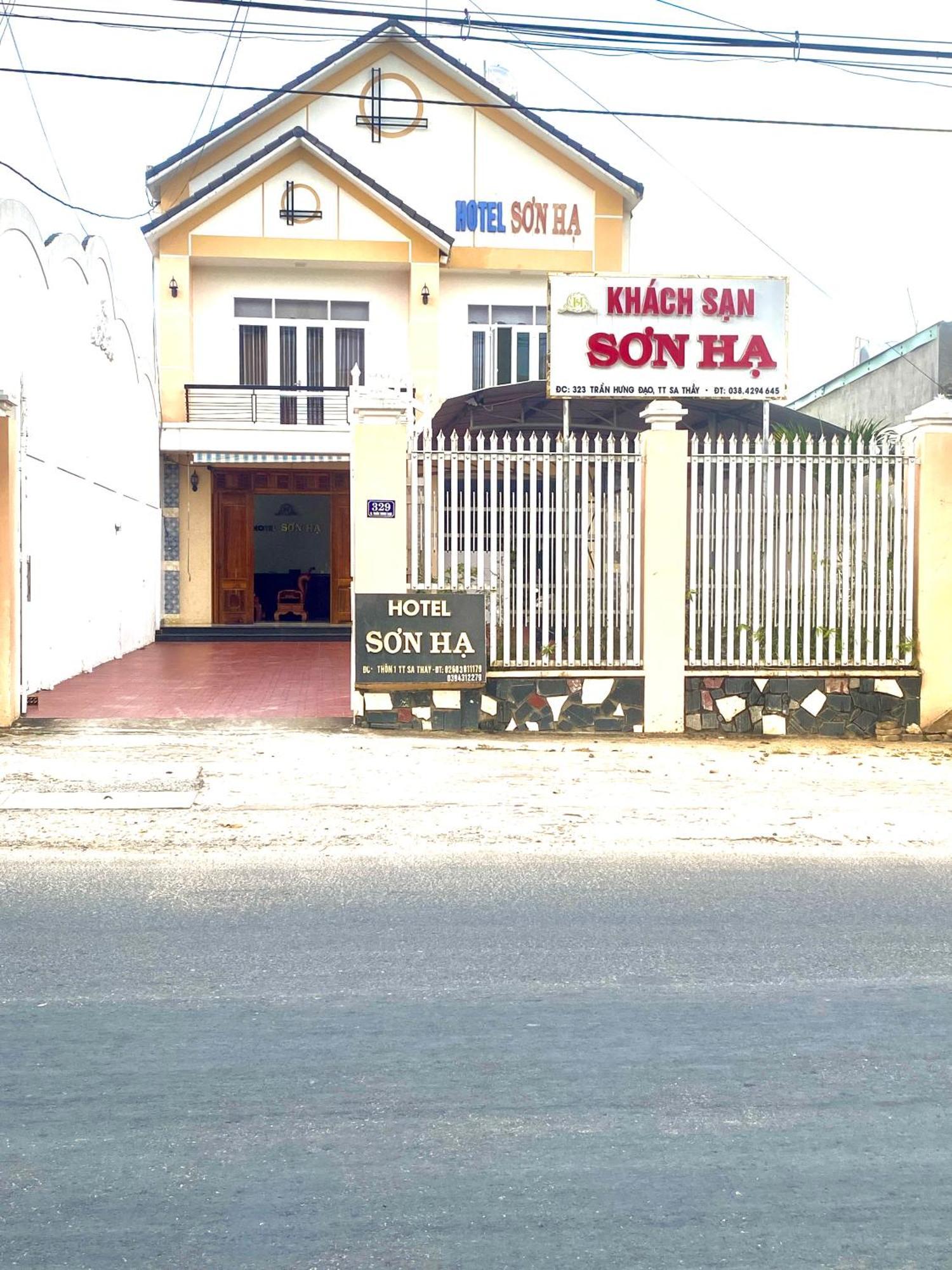 Hotel Khach San Son Ha à Kon Tum Extérieur photo
