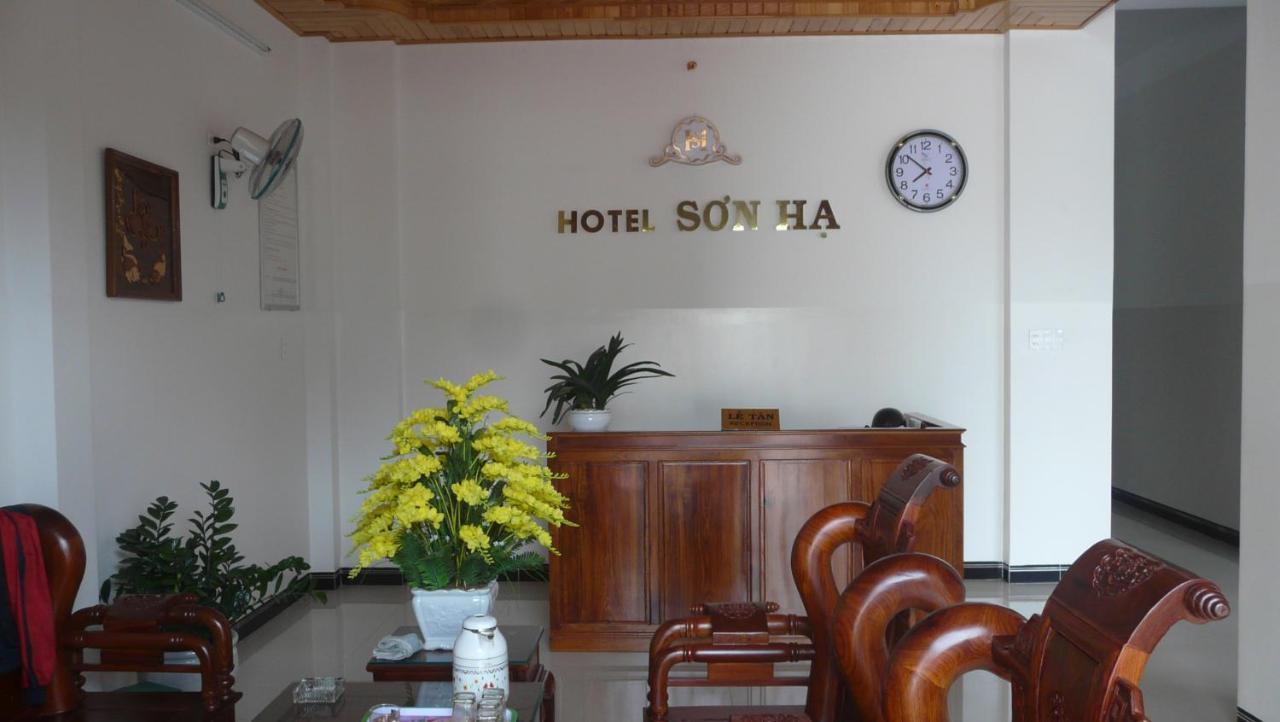 Hotel Khach San Son Ha à Kon Tum Extérieur photo
