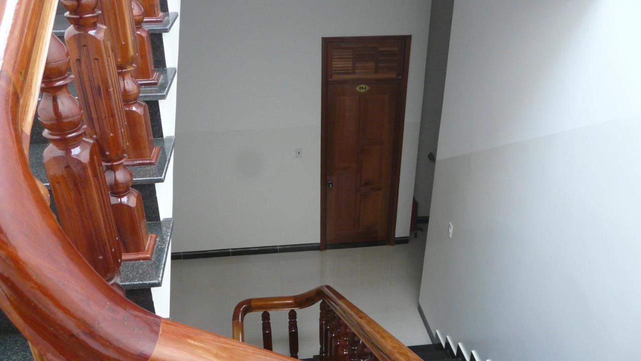 Hotel Khach San Son Ha à Kon Tum Extérieur photo